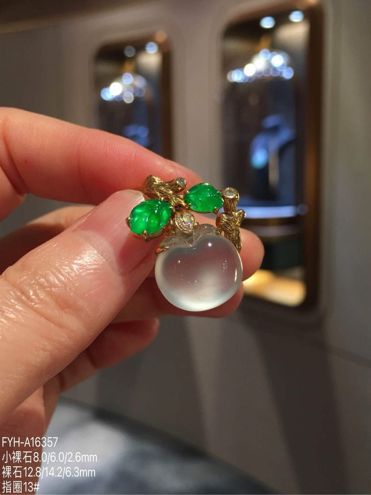 Glass-Type Jadeite Apple & Leaf Ring