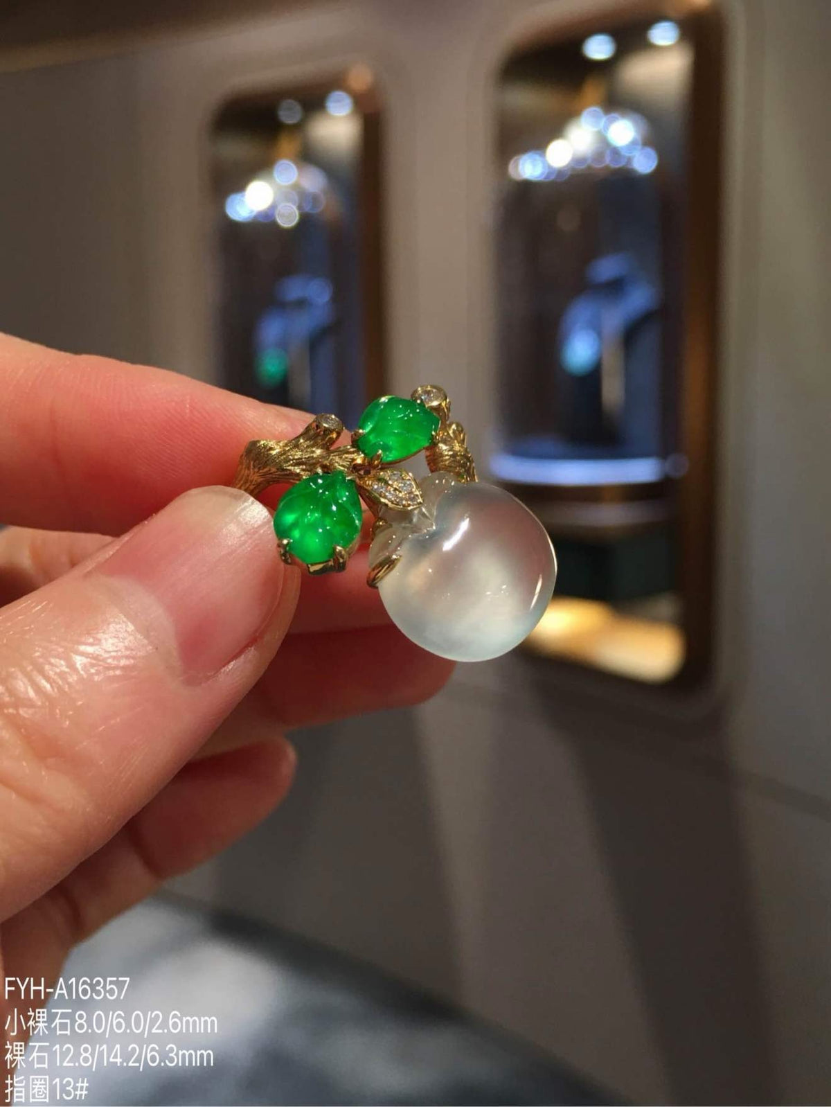 Glass-Type Jadeite Apple & Leaf Ring