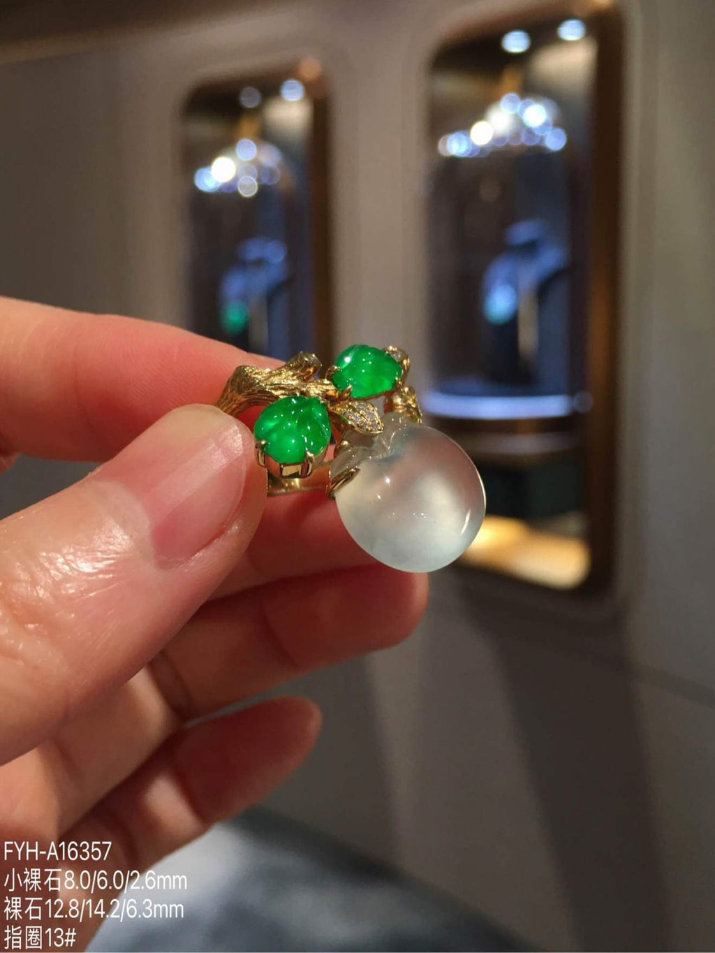 Glass-Type Jadeite Apple & Leaf Ring