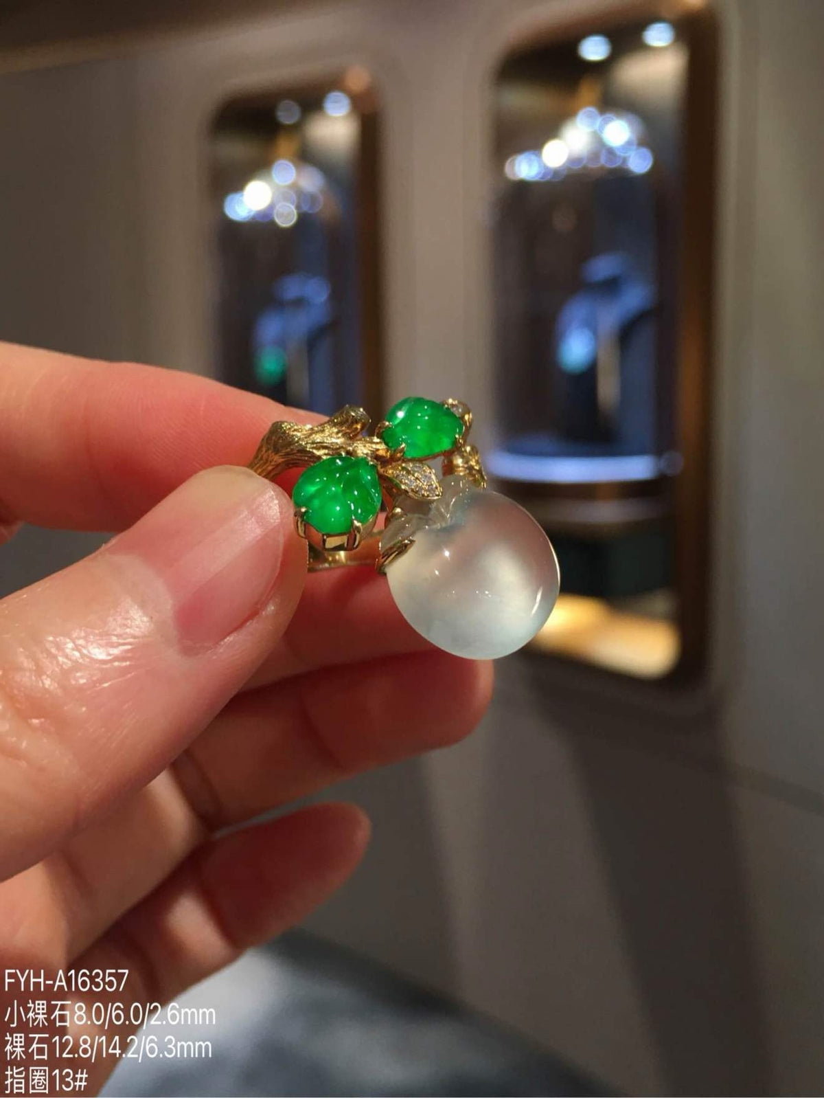 Glass-Type Jadeite Apple & Leaf Ring