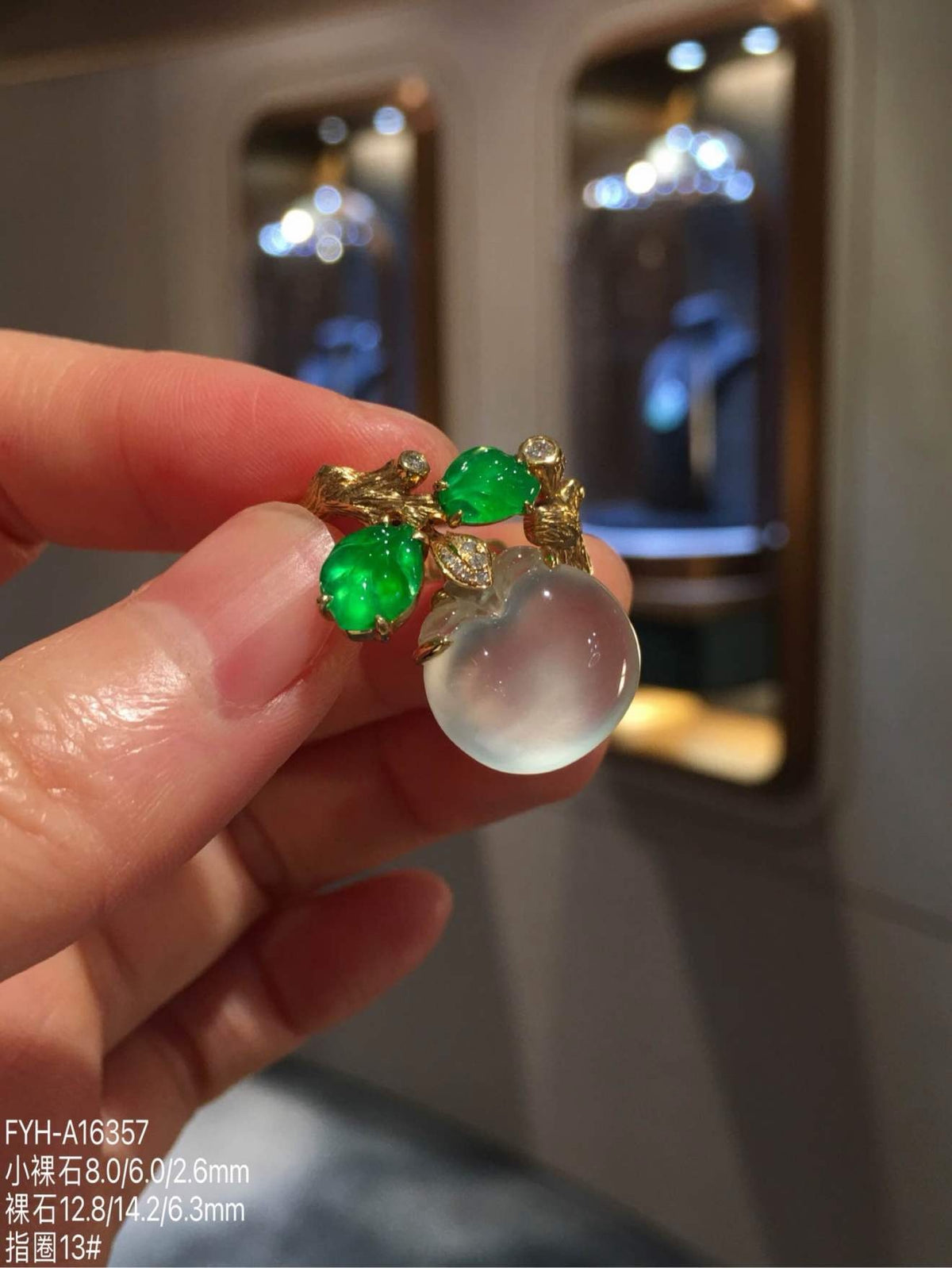 Glass-Type Jadeite Apple & Leaf Ring