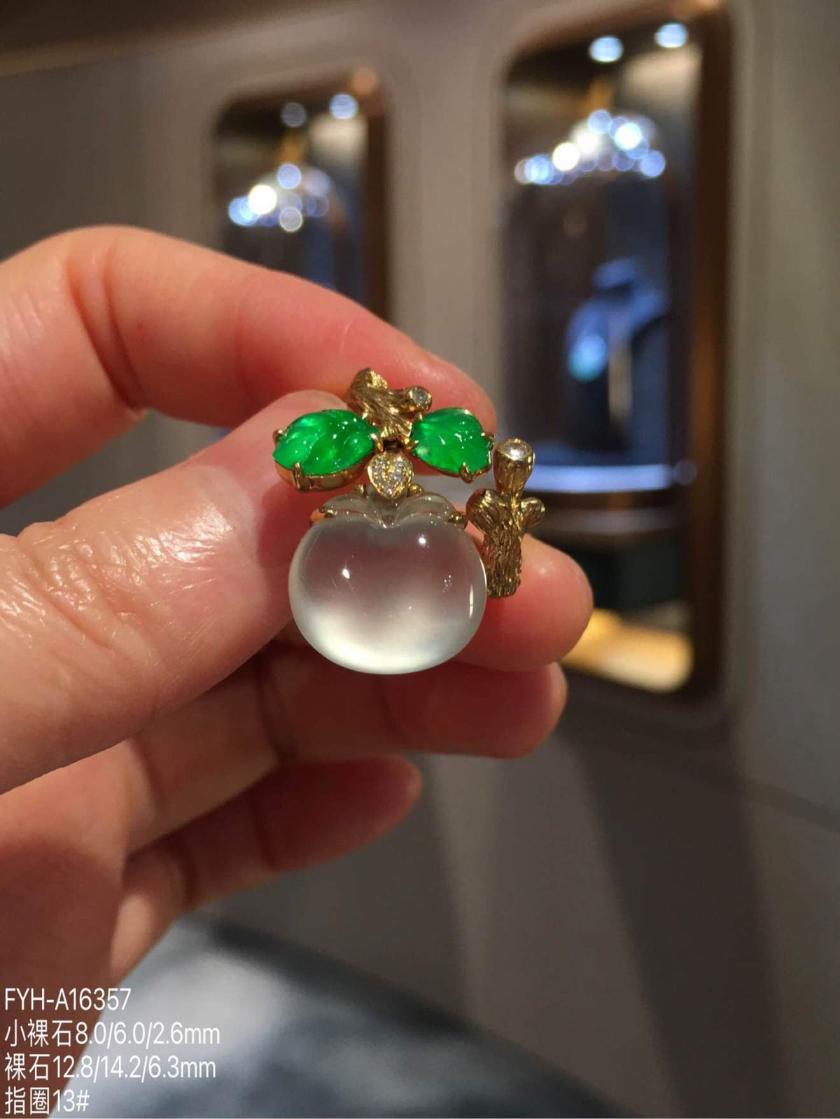 Glass-Type Jadeite Apple & Leaf Ring