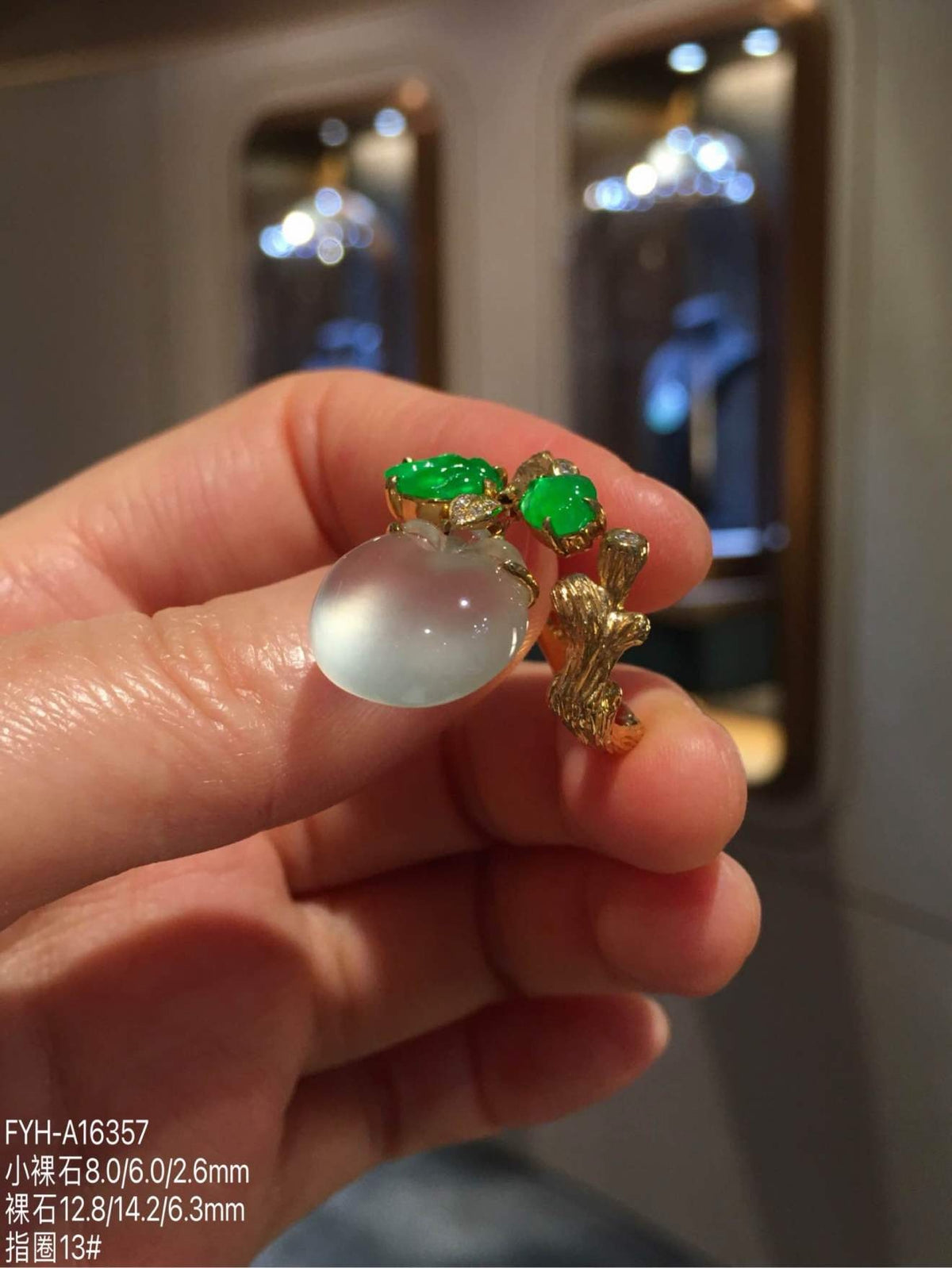Glass-Type Jadeite Apple & Leaf Ring