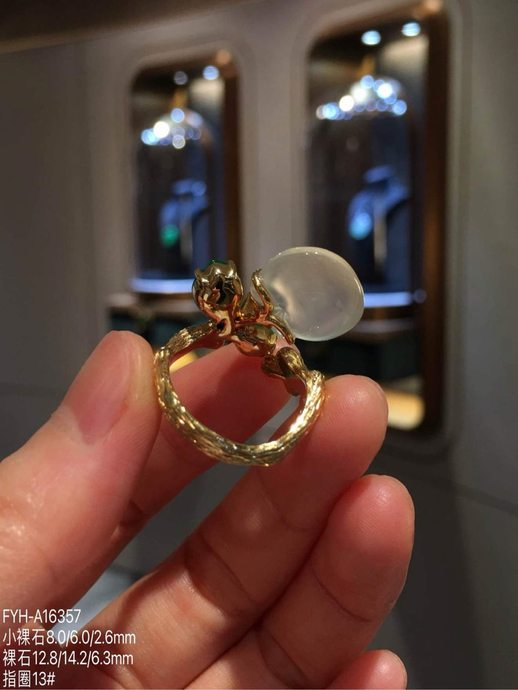 Glass-Type Jadeite Apple & Leaf Ring