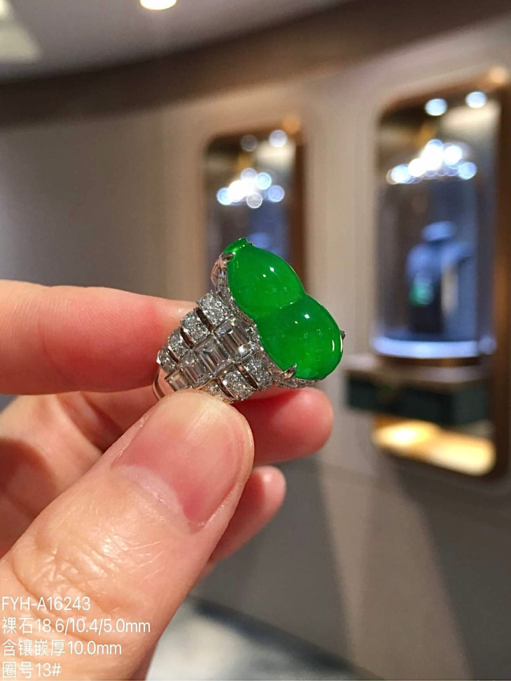 High-Icy Imperial Green Jadeite Hulu Ring with 18K Gold and Natural Diamonds