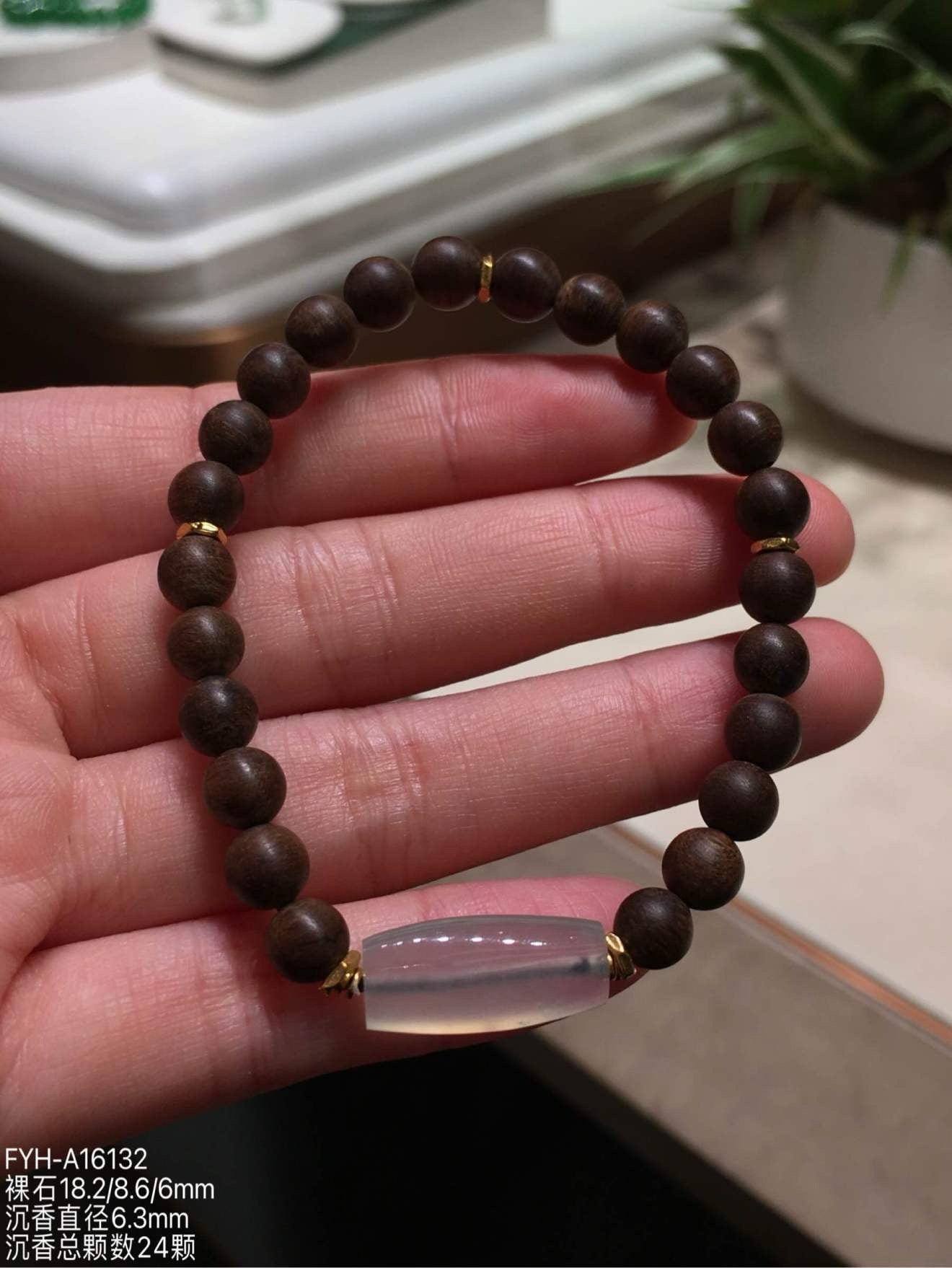 Wild Tarakan (Dalagan) Agarwood Bracelet with Burmese Jadeite Lu Lu Tong & 24K Gold