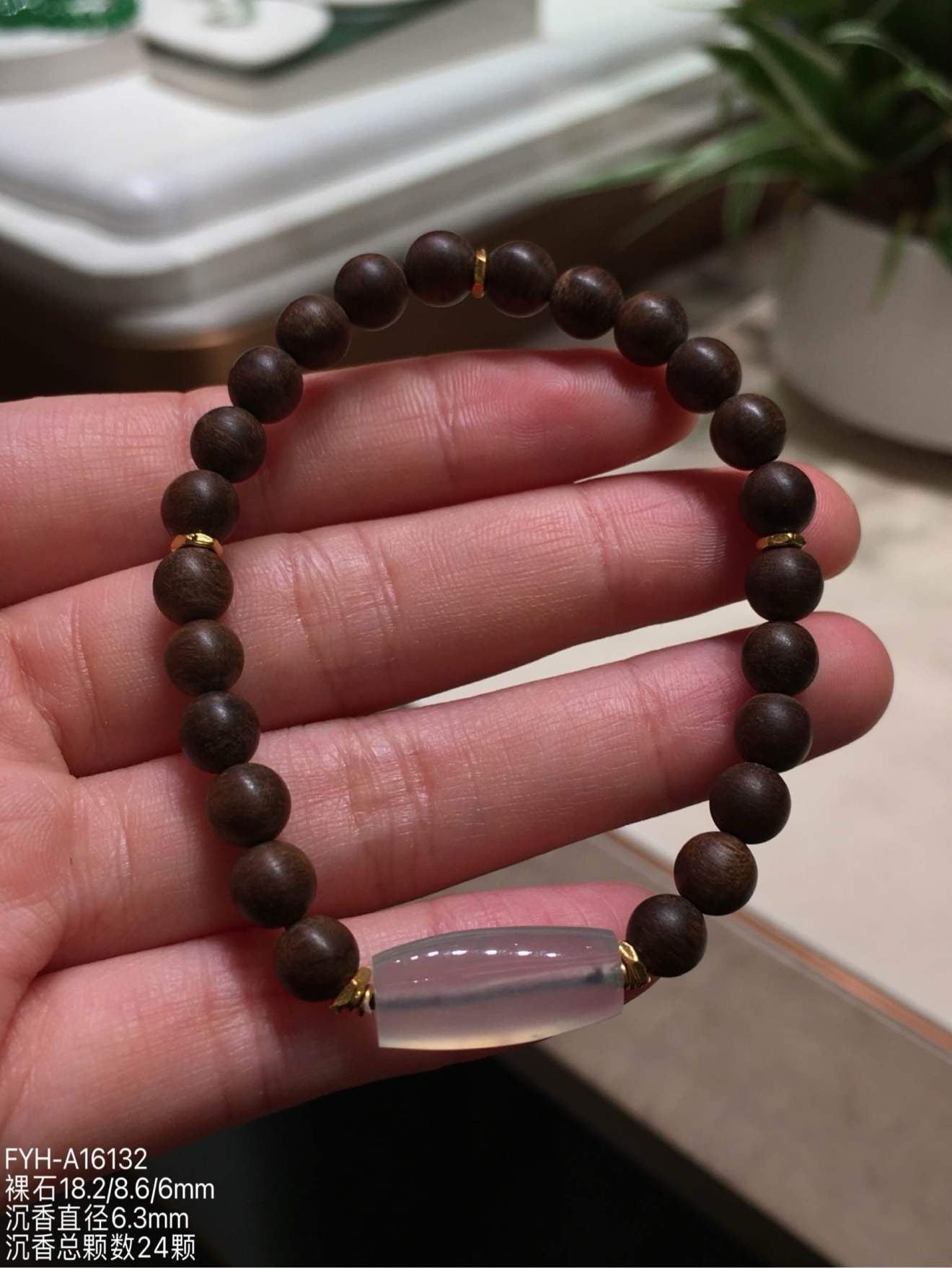 Wild Tarakan (Dalagan) Agarwood Bracelet with Burmese Jadeite Lu Lu Tong & 24K Gold