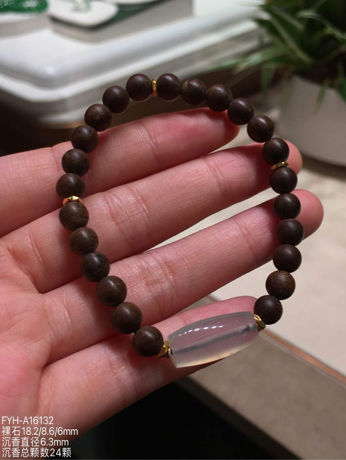 Wild Tarakan (Dalagan) Agarwood Bracelet with Burmese Jadeite Lu Lu Tong & 24K Gold