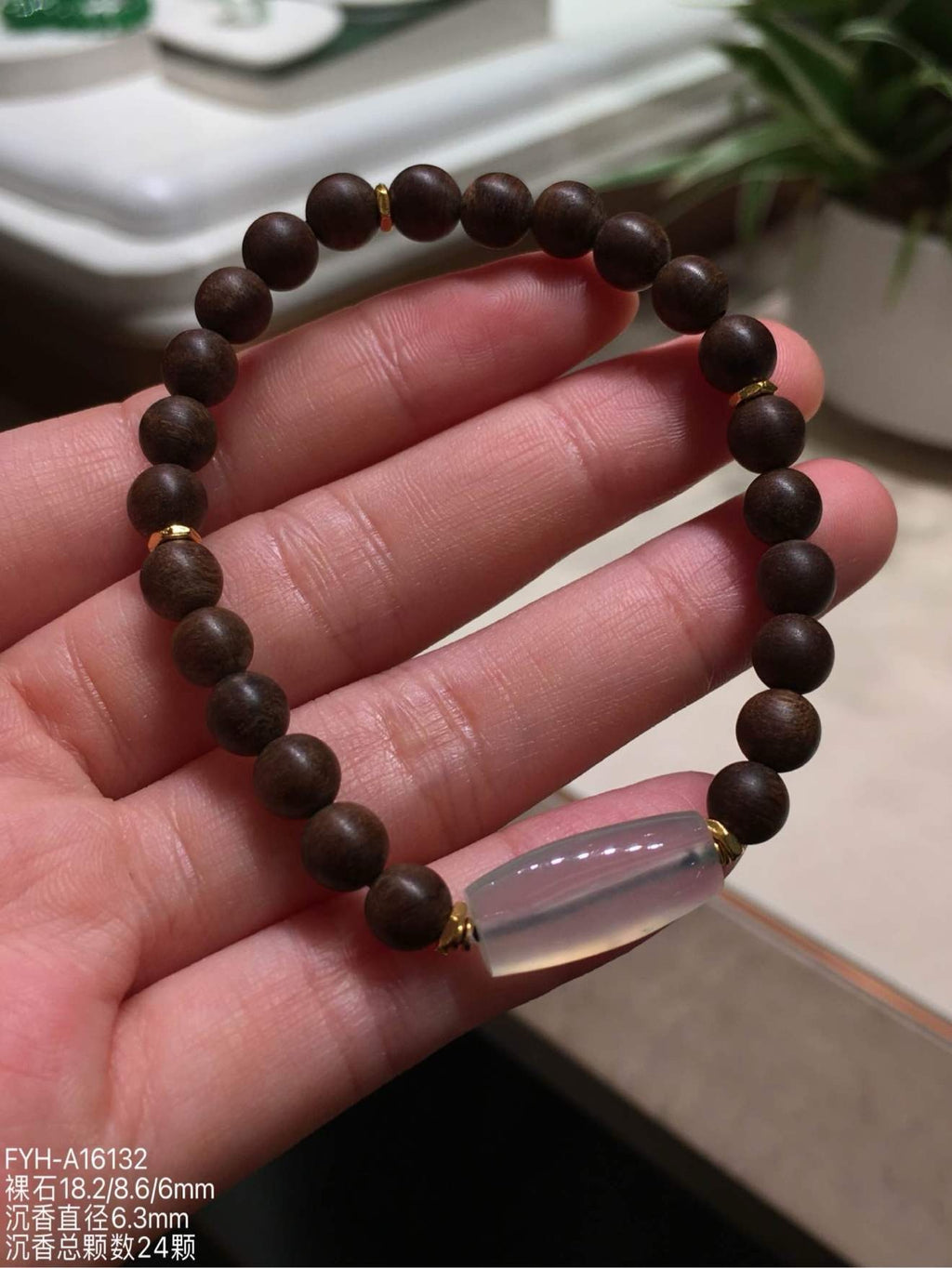 Wild Tarakan (Dalagan) Agarwood Bracelet with Burmese Jadeite Lu Lu Tong & 24K Gold