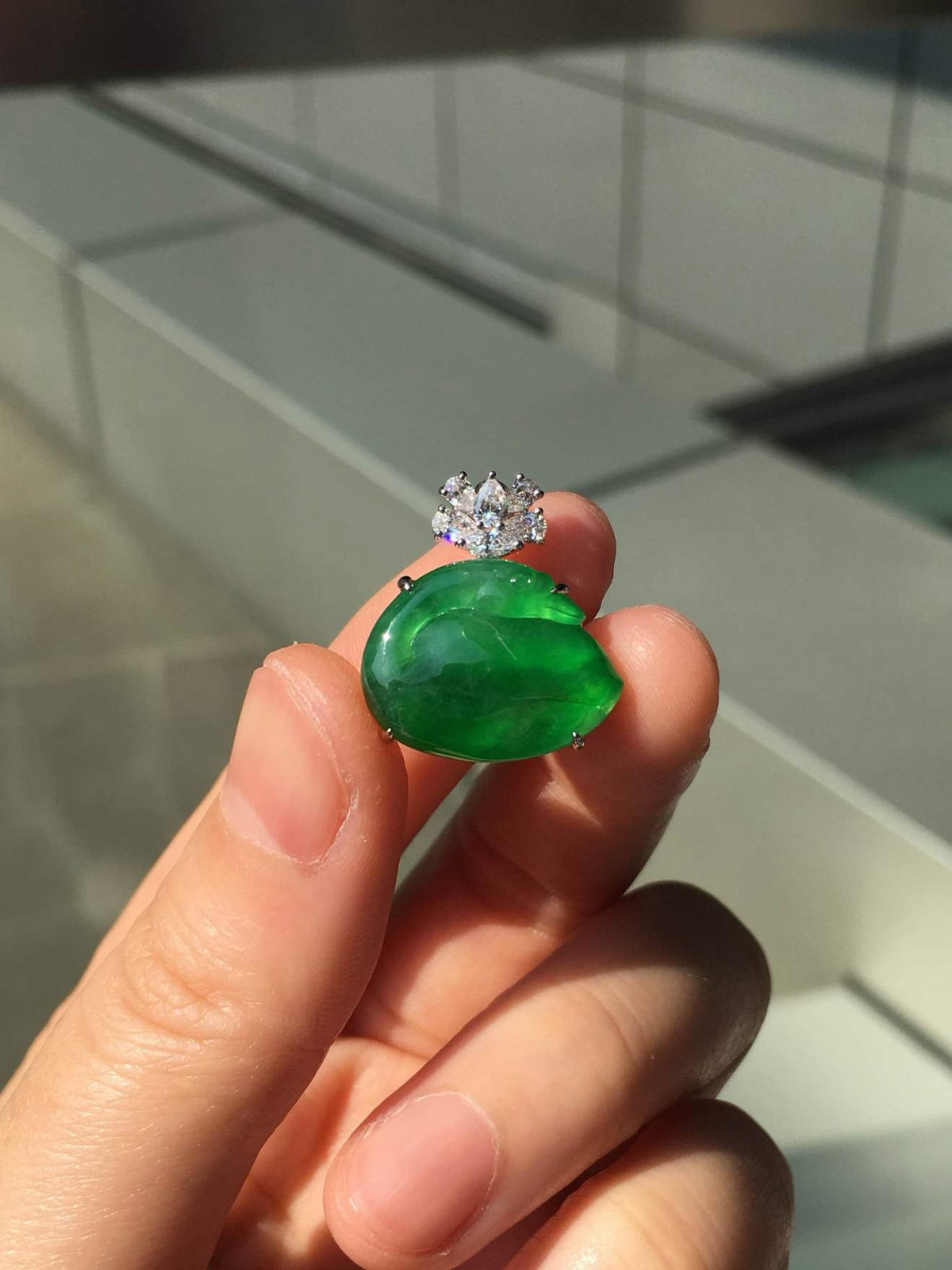 Glassy Laokeng Imperial Green Jadeite Swan Pendant with 18K Gold and Diamonds