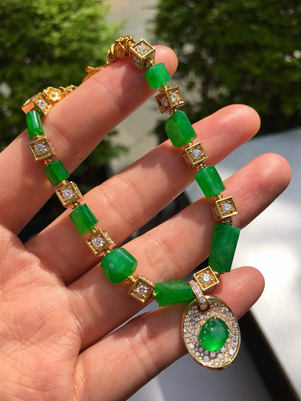 Glassy and Icy Vivid Green Jadeite Bracelet with 18K Gold and Diamonds